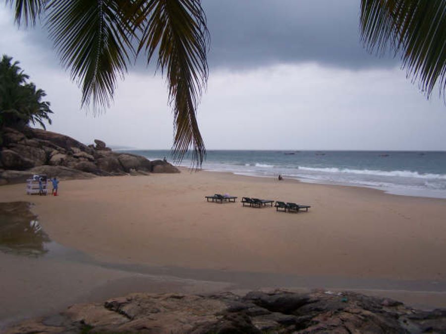 aazhimala beach in thiruvananthapuram
