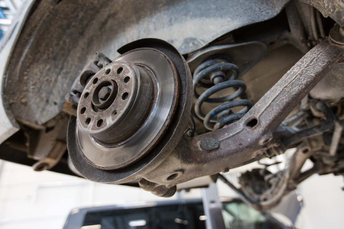 torsion beam suspension in a car