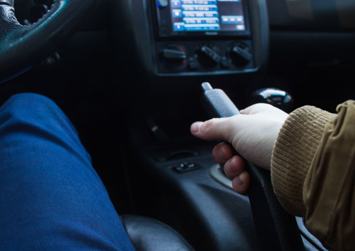Electric vs Manual Handbrakes