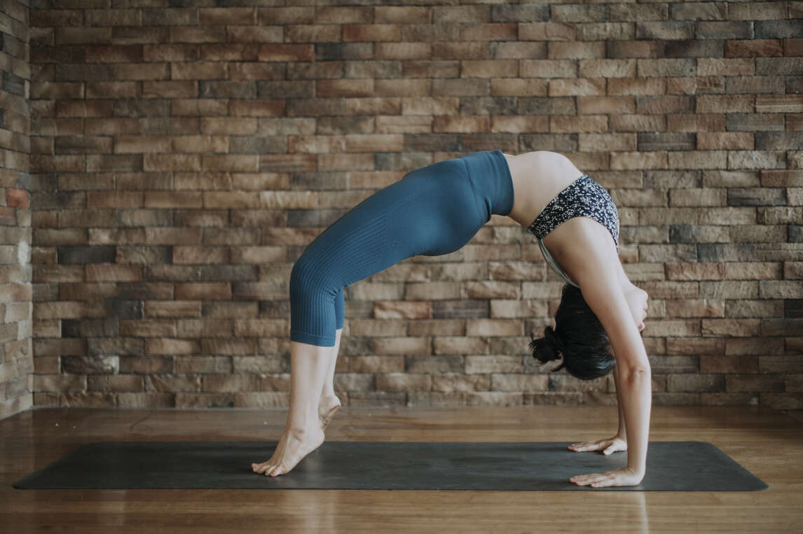 Chakrasana Or Urdhva Dhanurasana Steps & Benefits | Upashana Yoga