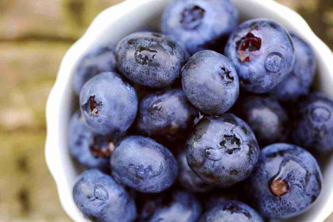 Health Benefits of Blueberries Nutrition & Risk Factors