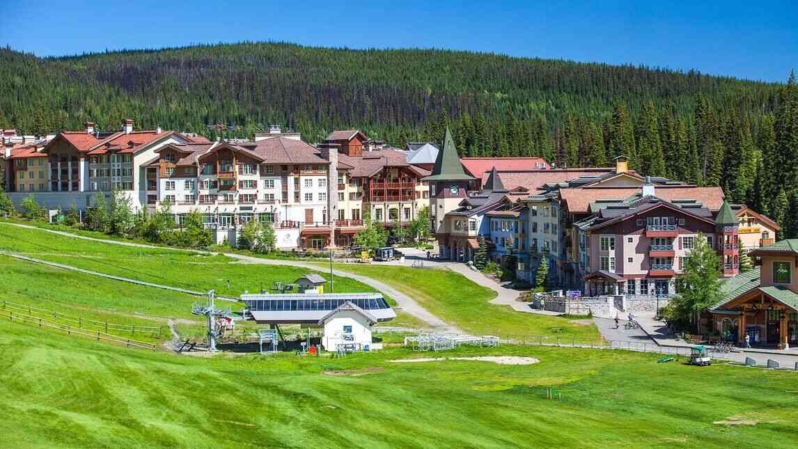 Best Countries To Visit In April: Reason To Visit & Things To Do