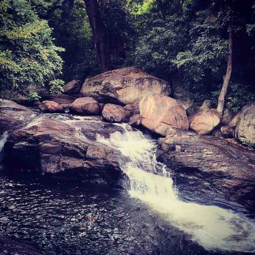kumbakkarai falls theni