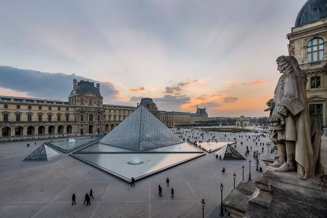 louvre museum rue de rivoli