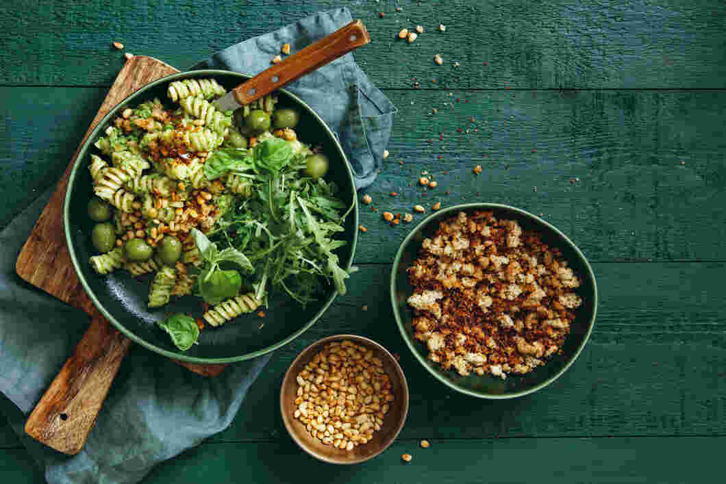 5 Effective Foods for Low Blood Pressure & What to Avoid