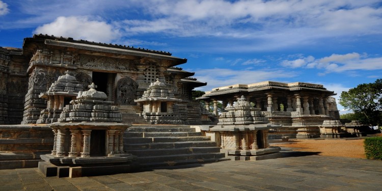 sacred ensembles of the hoysala