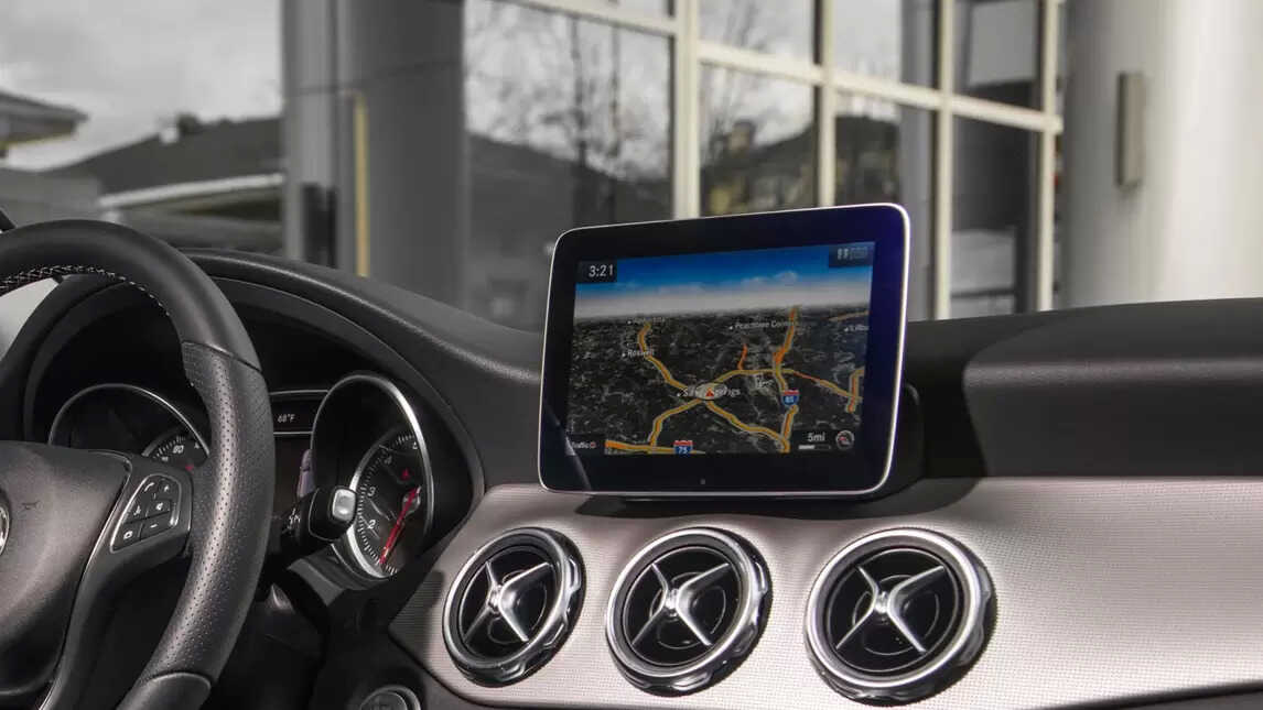 Standalone vs Integrated Car Navigation Systems