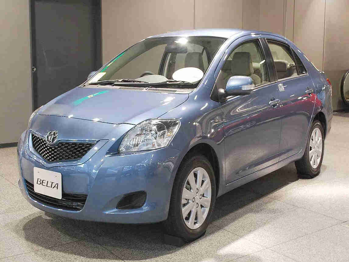 Toyota 5 seater car under 15 lakh