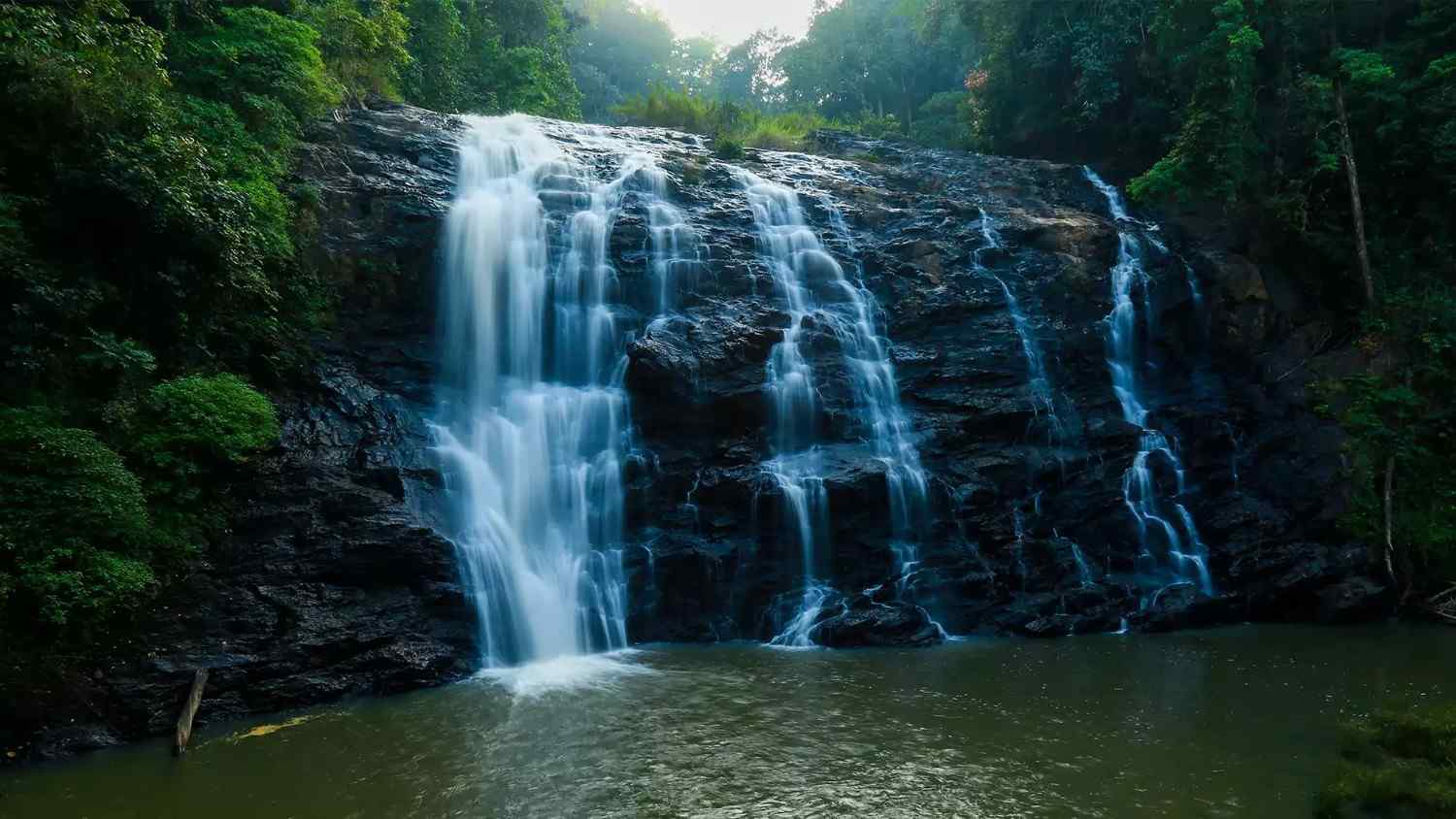 waterfalls in tamil nadu
