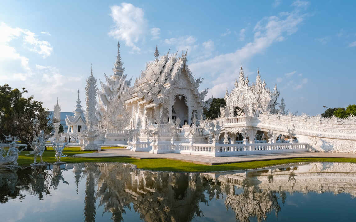 white temple chiang rai