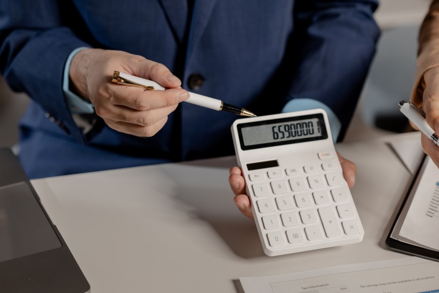 professional calculating the future value using future value calculator