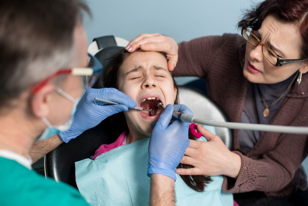 girl-with-on-the-first-dental.