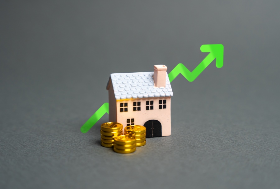 difference between gold and real estate