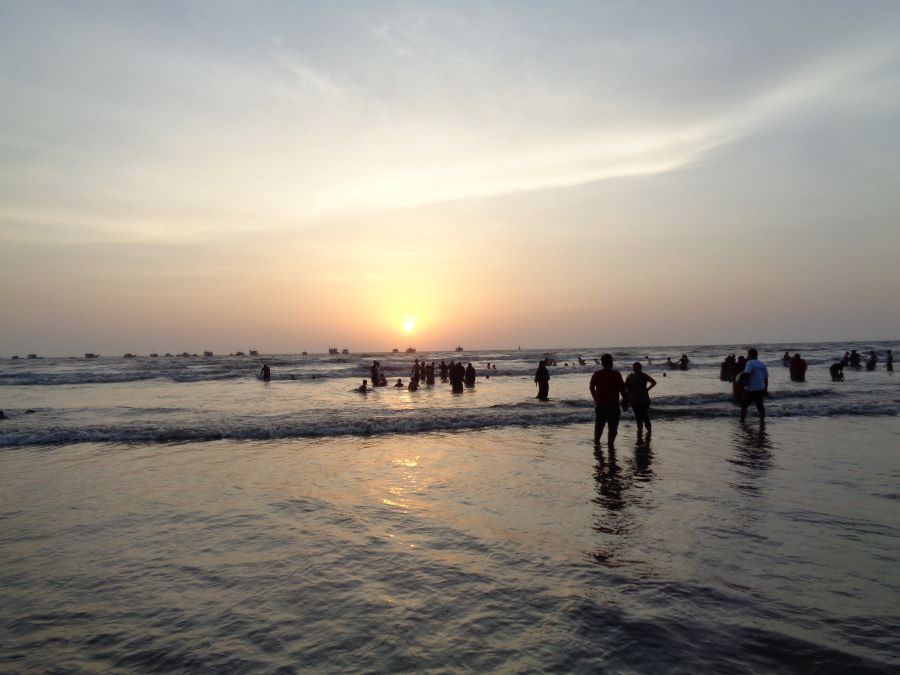 gorai beach in mumbai