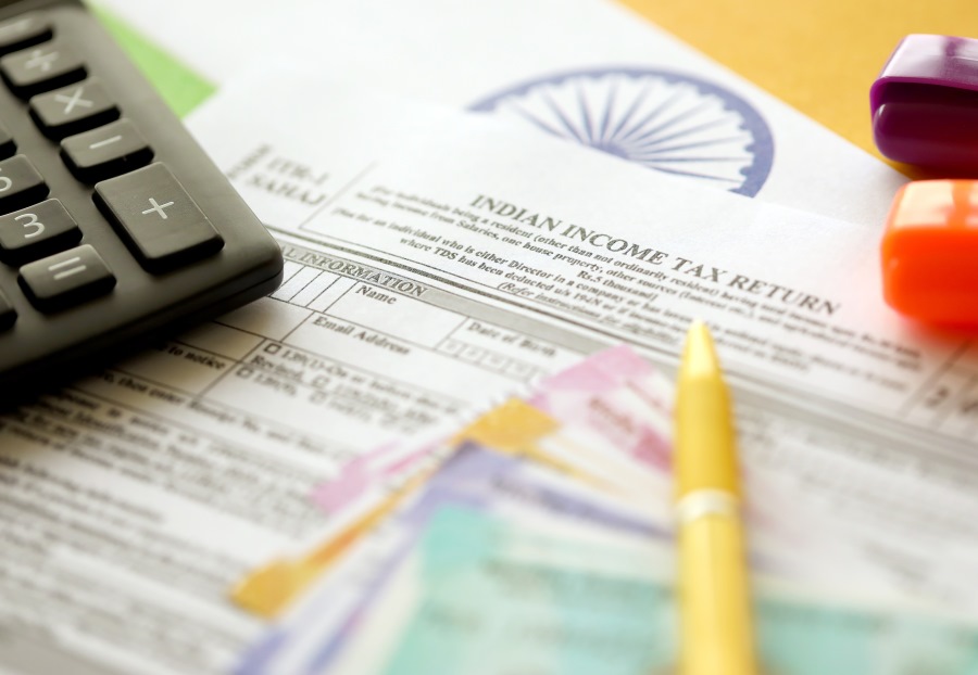 how salaried employees can file income tax return in india