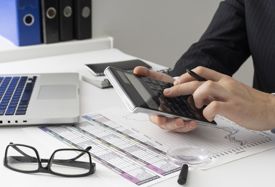 A business professional calculating irr online using irr calculator
