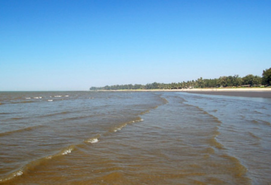 kihim beach in alibaug