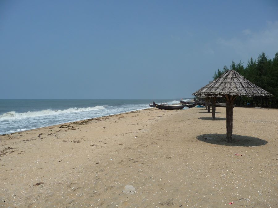 kuzhupilly beach in ernakulam