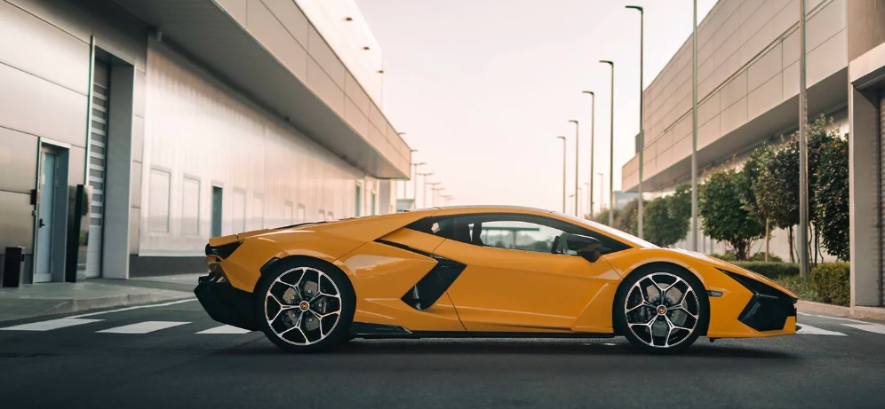 lamborghini revuelto