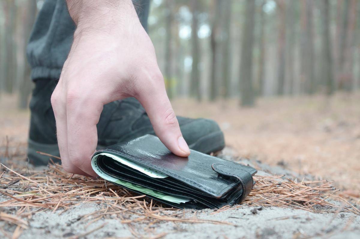 picking wallet from ground