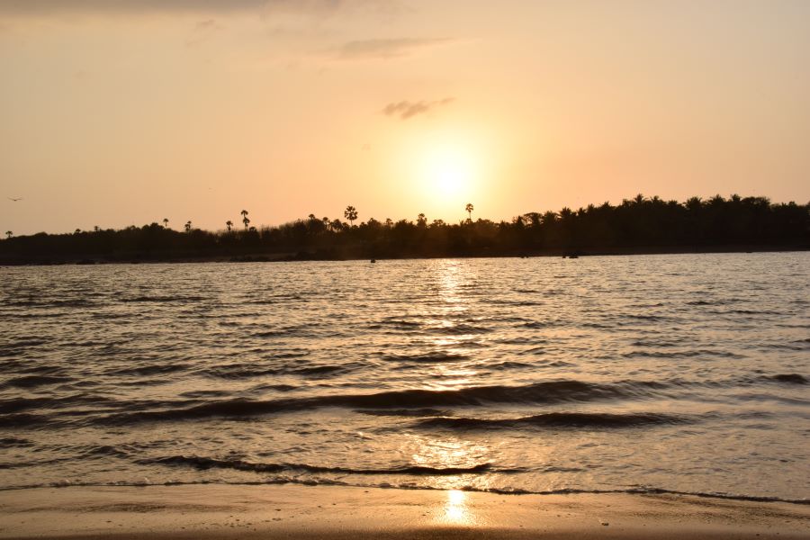 marve beach in mumbai