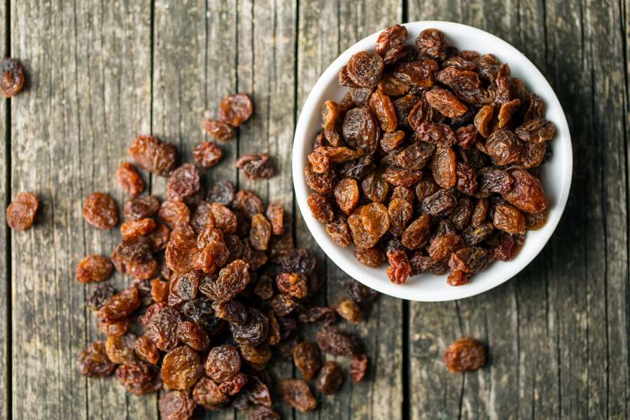 health benefits of eating raisins daily