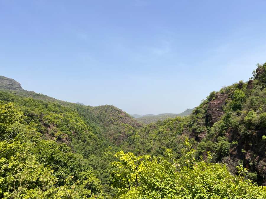 enjoy the scenic view and get the fresh air in the pachmarhi hills
