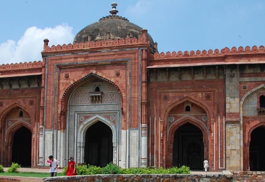 qila i kunha mosque in delhi