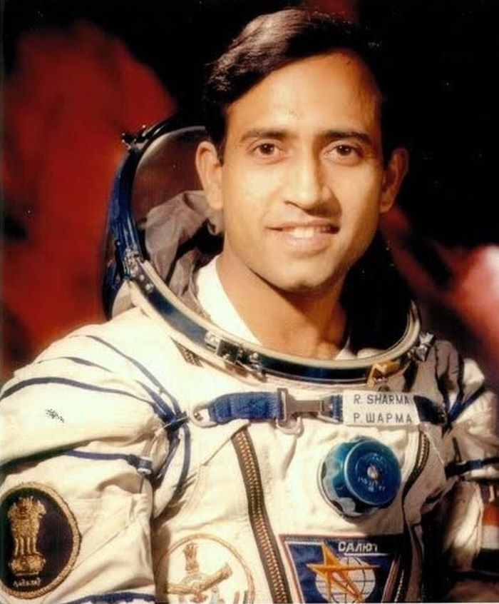 rakesh sharma in astronaut suite
