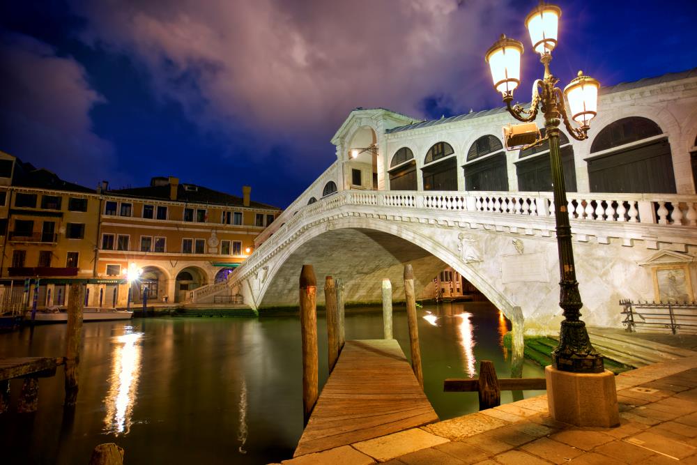 rialto bridge at dusk