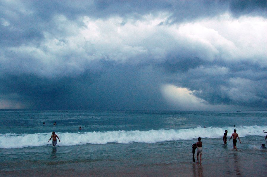 samudra beach in thiruvananthapuram