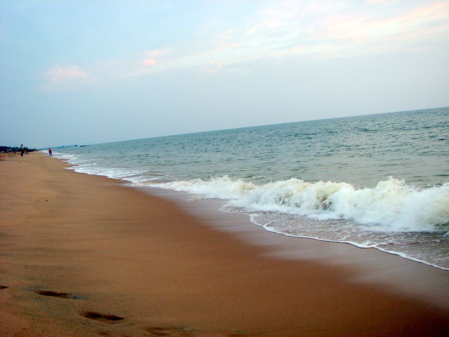 shangumukham beach in thiruvananthapuram