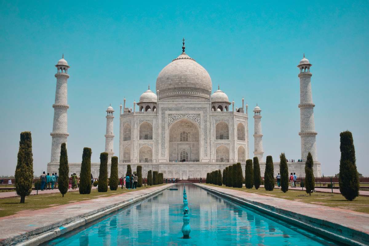 plan your trip to agra to see the taj mahal with your loved ones