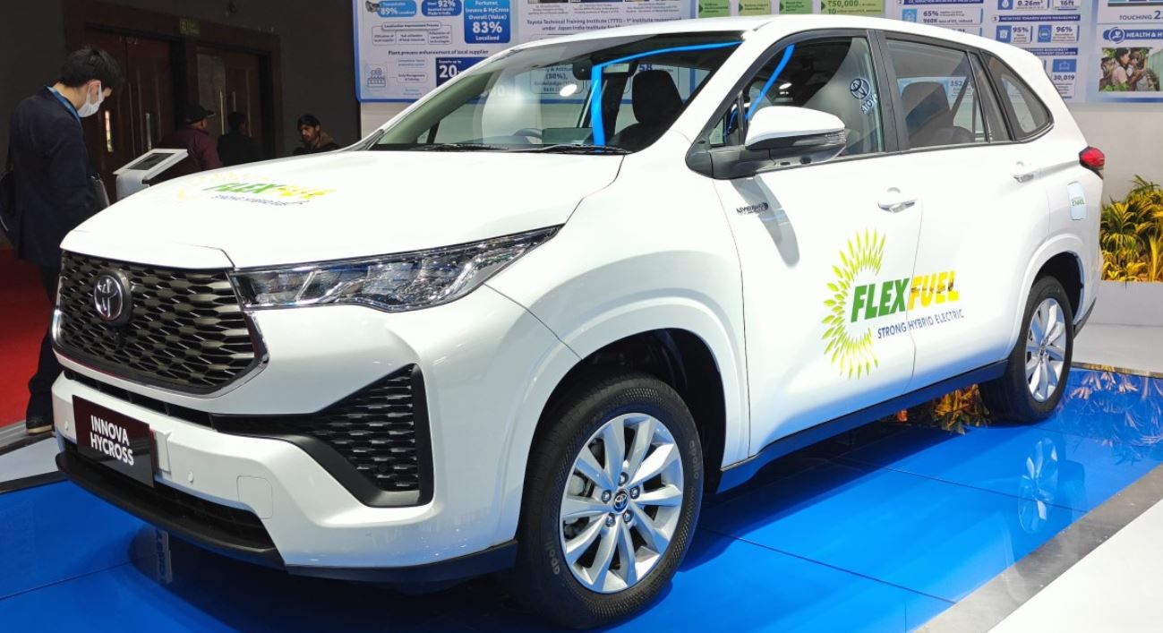 Toyota Innova HyCross CNG