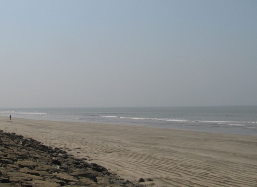 varsoli beach in alibaug
