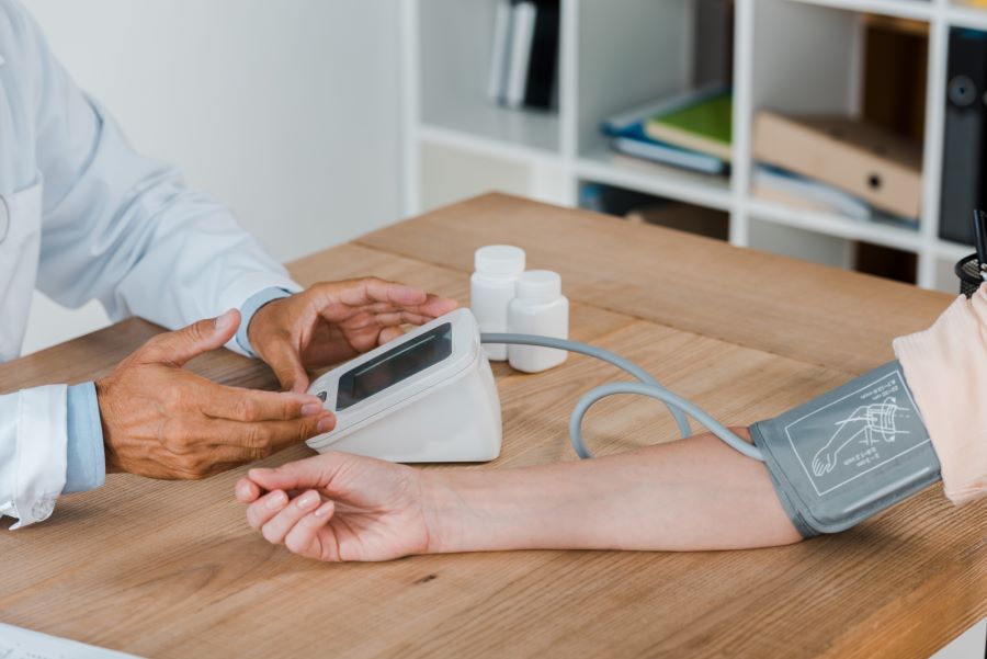 vitamins to consume for reducing the blood pressure