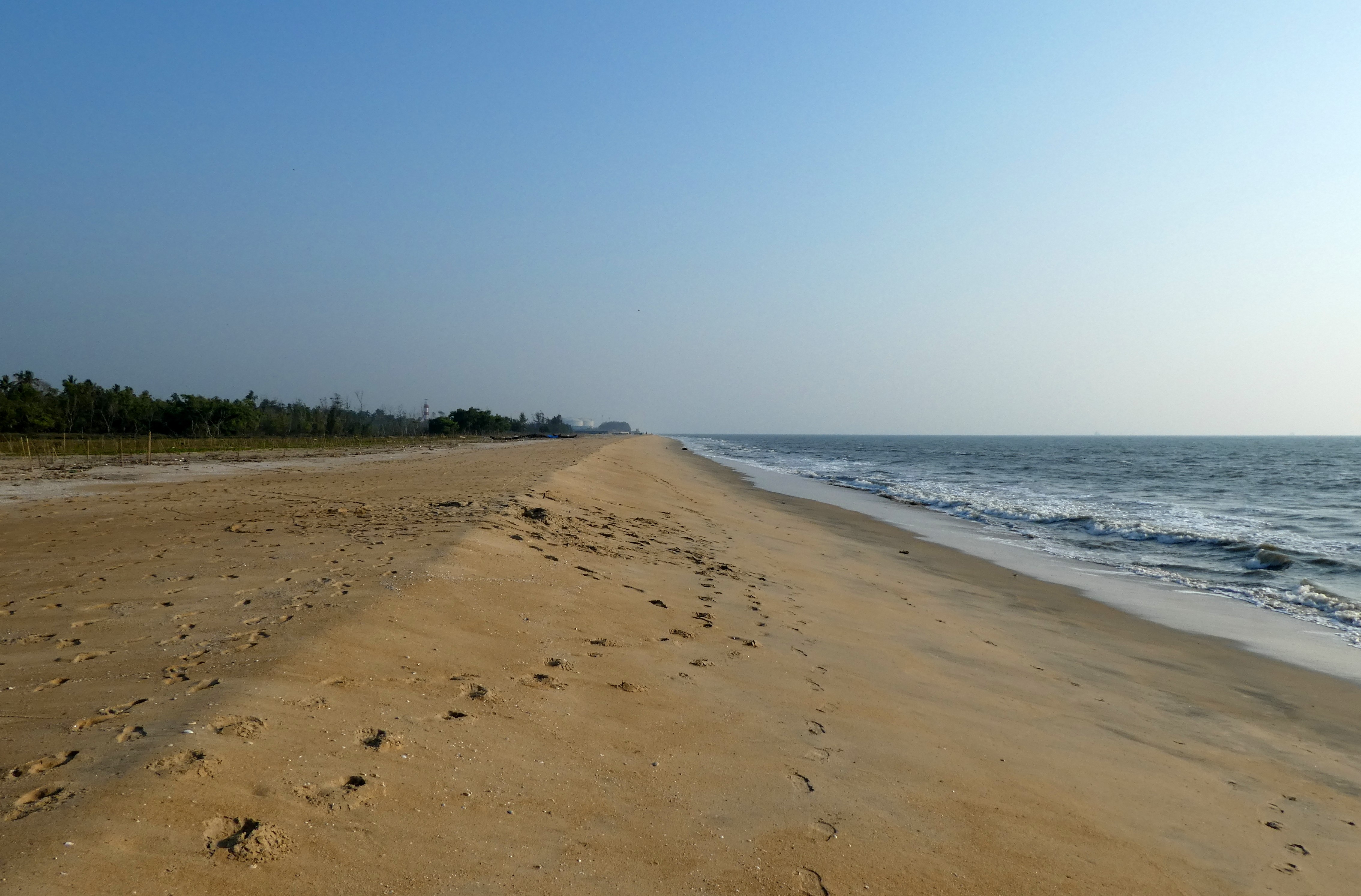 vypin beach in ernakulam