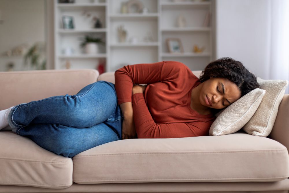young-black-woman-clutching
