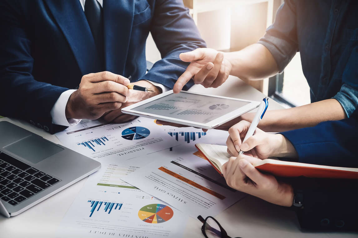 difference between financial consultant and financial advisor