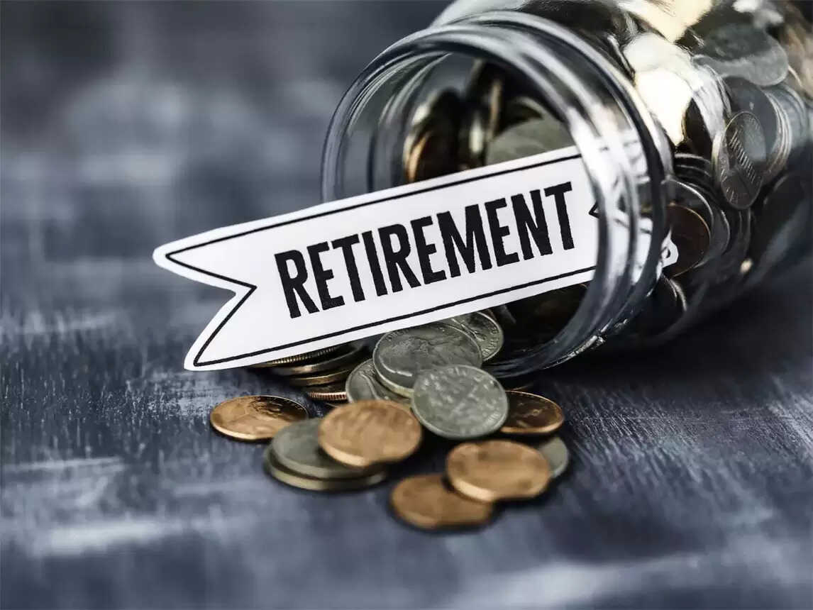 what is the civil servant retirement age