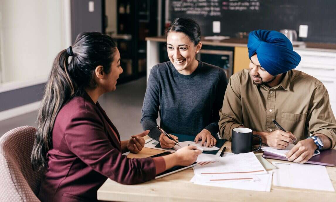 who is a financial advisor