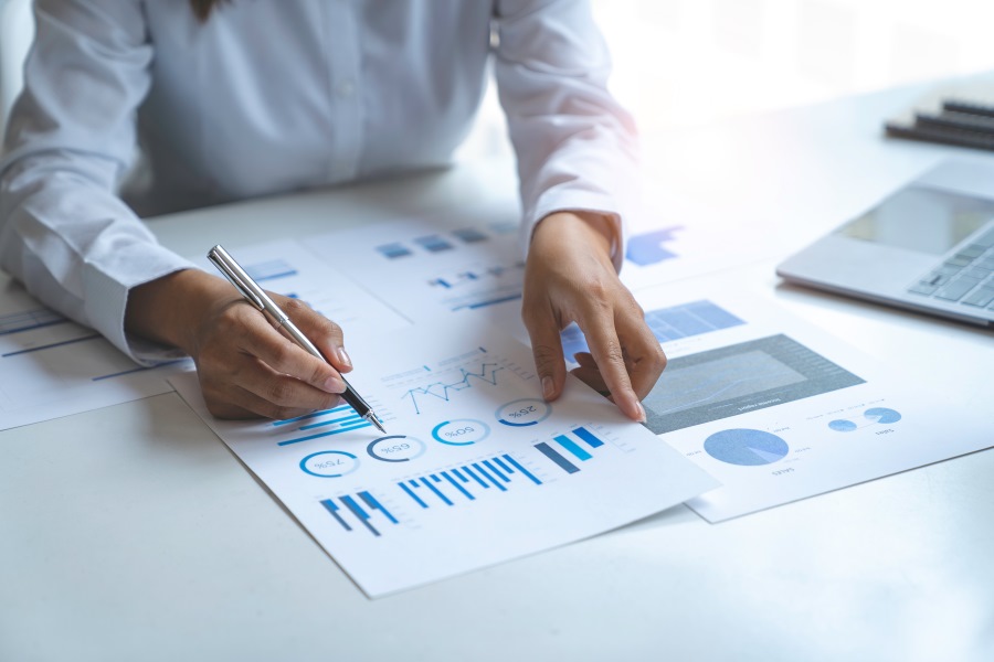 difference between annualised return and absolute return